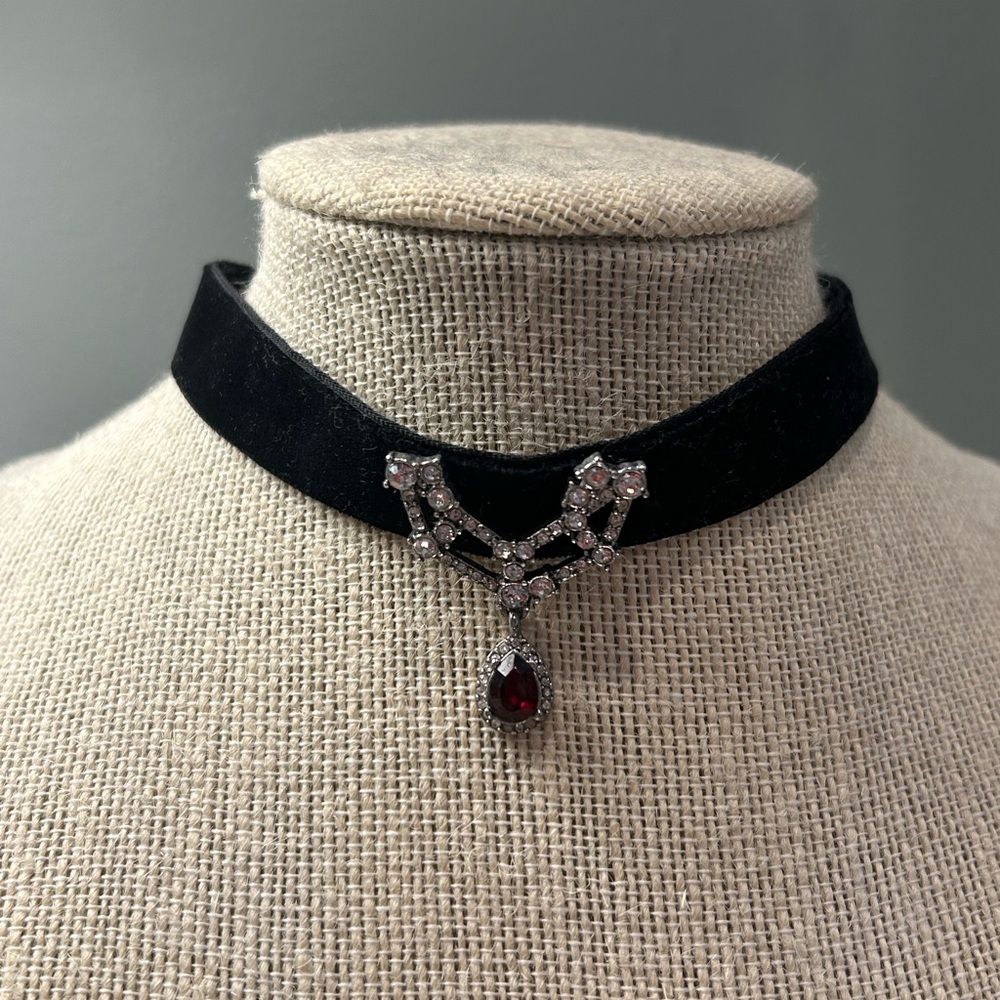 Chloe+Isabel Choker Necklace